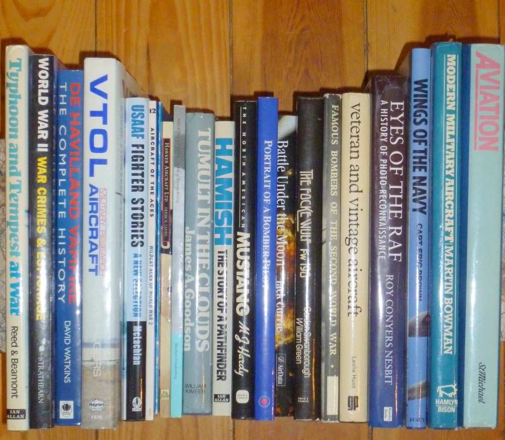 LARGE QUANTITY OF HISTORIC AVIATION BOOKS, MOSTLY HARDBACK INCLUDING JANE'S ALL THE WORLD'S AIRCRAFT - Bild 2 aus 7