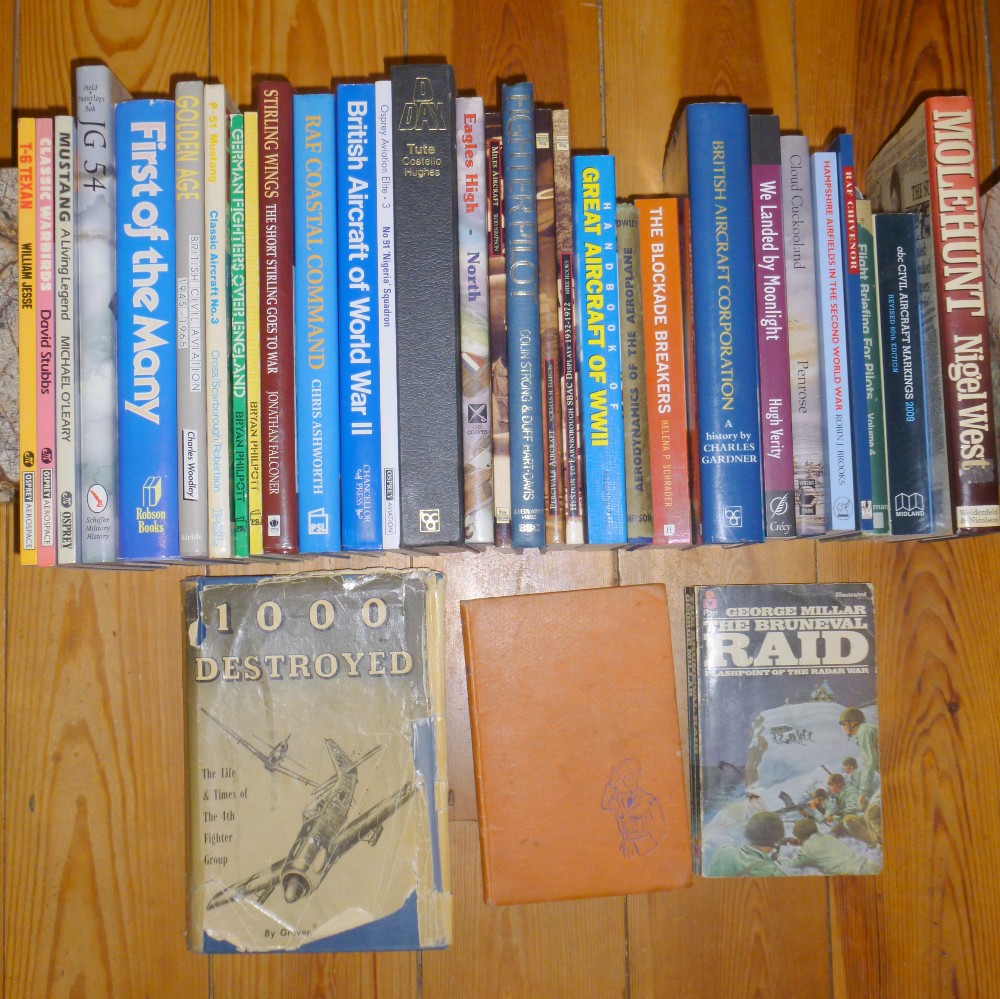 LARGE QUANTITY OF HISTORIC AVIATION BOOKS, MOSTLY HARDBACK INCLUDING JANE'S ALL THE WORLD'S AIRCRAFT - Bild 7 aus 7