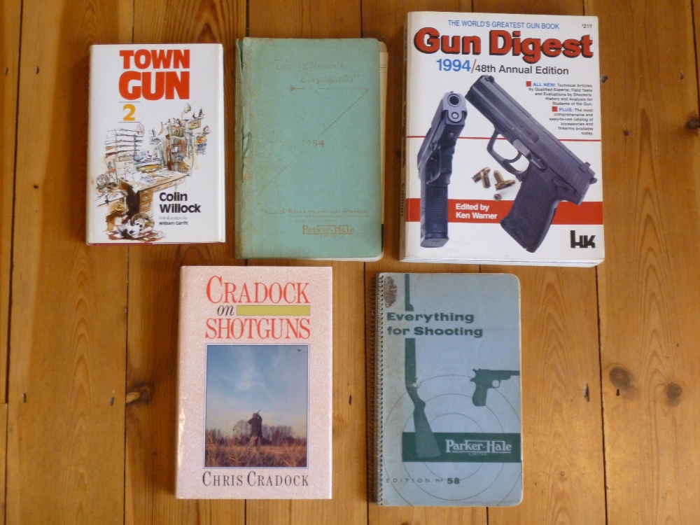 15 BOOKS RELATING TO PISTOLS, FIREARMS MARKSMANSHIP & THE LONGBOW. ALSO BRASSEY'S DEFENCE YEARBOOK - Bild 2 aus 4