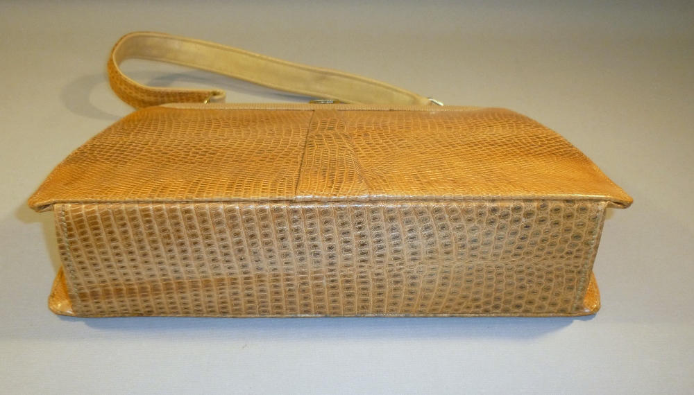 1950's MAPPIN & WEBB LIZARD SKIN KELLY BAG (HEIGHT OVERALL 20.8 cm x 27 cm) - Bild 4 aus 5