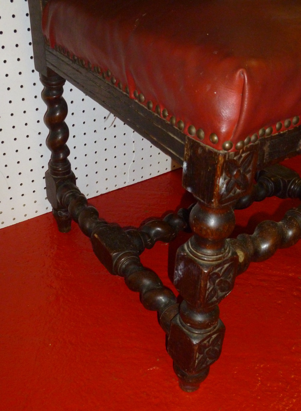 VICTORIAN CARVED OAK CHAIR WITH BARLEY TWIST LEGS AND CARVED AND PIERCED BACK. HEIGHT115CM, WIDTH - Bild 3 aus 5