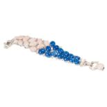 A colourful tansanite coral bracelet in Art-Déco style 14 ct. white gold, marked. Setting with 14