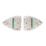 A pair of extraordinary Art-Déco clipbrooches Around 1920. Platinum. Richly and fine decorated