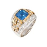 A sapphire diamond ring Platin 900 with 18 ct. yellow gold, marked. In front with one central