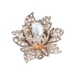 An antique french diamond brooch with pearl France, 19th cent. 14 ct. yellow gold and silver,