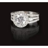 A fine solitaire diamond ring 18 ct. whie gold, marked. Ringtop with one solitaire diamond in