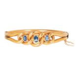A Victorian golden bangle bracelet with sapphires England, sec. half 19th cent. 9 ct. yellow gold,