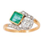 An Art Nouveau diamond emerald ring Warsaw, after 1931. 14 ct. roségold with yellow gold and