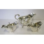 A PAIR OF EDWARDIAN SILVER SAUCE BOATS, WILLIAMS LTD, BIRMINGHAM, 1902 each boat-shaped body with