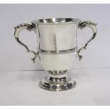 A GEORGE III SILVER TWO-HANDLED CUP, JOHN KING, LONDON, 1775 the bell-shaped body with a reeded