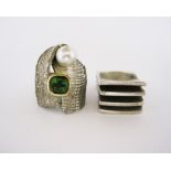 A TOURMALINE AND PEARL RING (2)