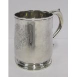 A GEORGE II SILVER CUP, RICHARD BURCOMBE, LONDON, 1732 the circular body engraved with a crest,