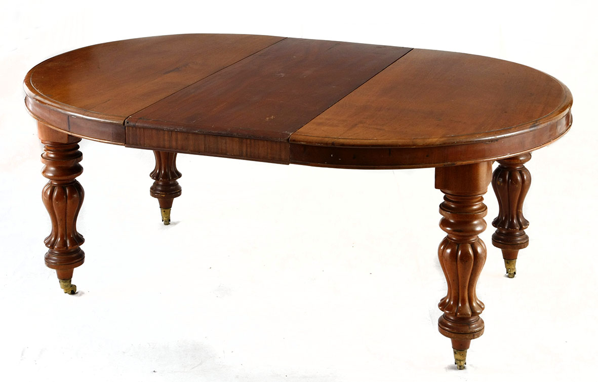 A VICTORIAN MAHOGANY DINING TABLE, LATE 19TH CENTURY the circular top with moulded top, on lobed and