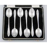 A CASED SET OF SIX GEORGE V SILVER SPOONS, 60g in total