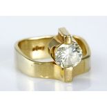 A DIAMOND RING, ERICH FREY set with a round brilliant-cut diamond weighing approximately 1.22cts,