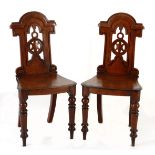 A PAIR OF WILLIAM IV MAHOGANY CHAIRS each with a moulded arched top rail above a pierced splat,