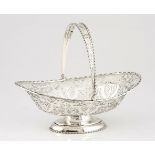 A SILVER CAKE BASKET, MAPPIN & WEBB, SHEFFIELD,MAPPIN & WEBB the pierced oval body with decorative