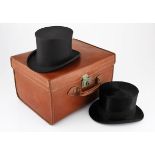 A GENTLEMAN'S TOP HAT BY SCOTT & CO, BOND STREET, 20TH CENTURY bearing the initials 'DTB' to the