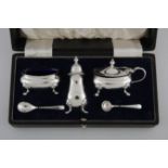 AN ELIZABETH II CASED SILVER CRUET SET, WALKER AND HALL, 1956 comprising: a salt cellar, a pepper