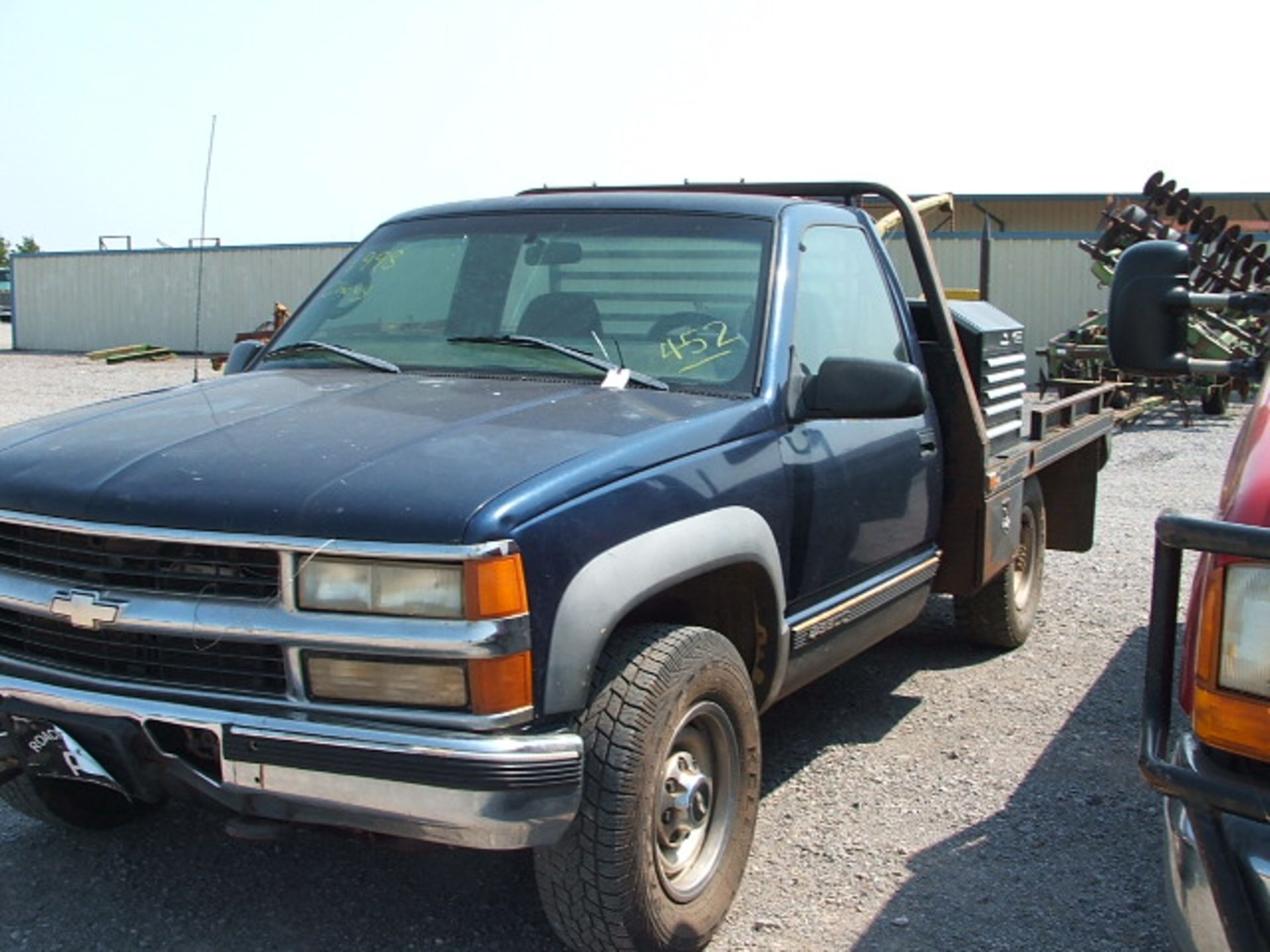 Lot 452 1998 Chevy 3500, 5 Speed, 4WD, W/Butler Bale Bed - Image 3 of 6