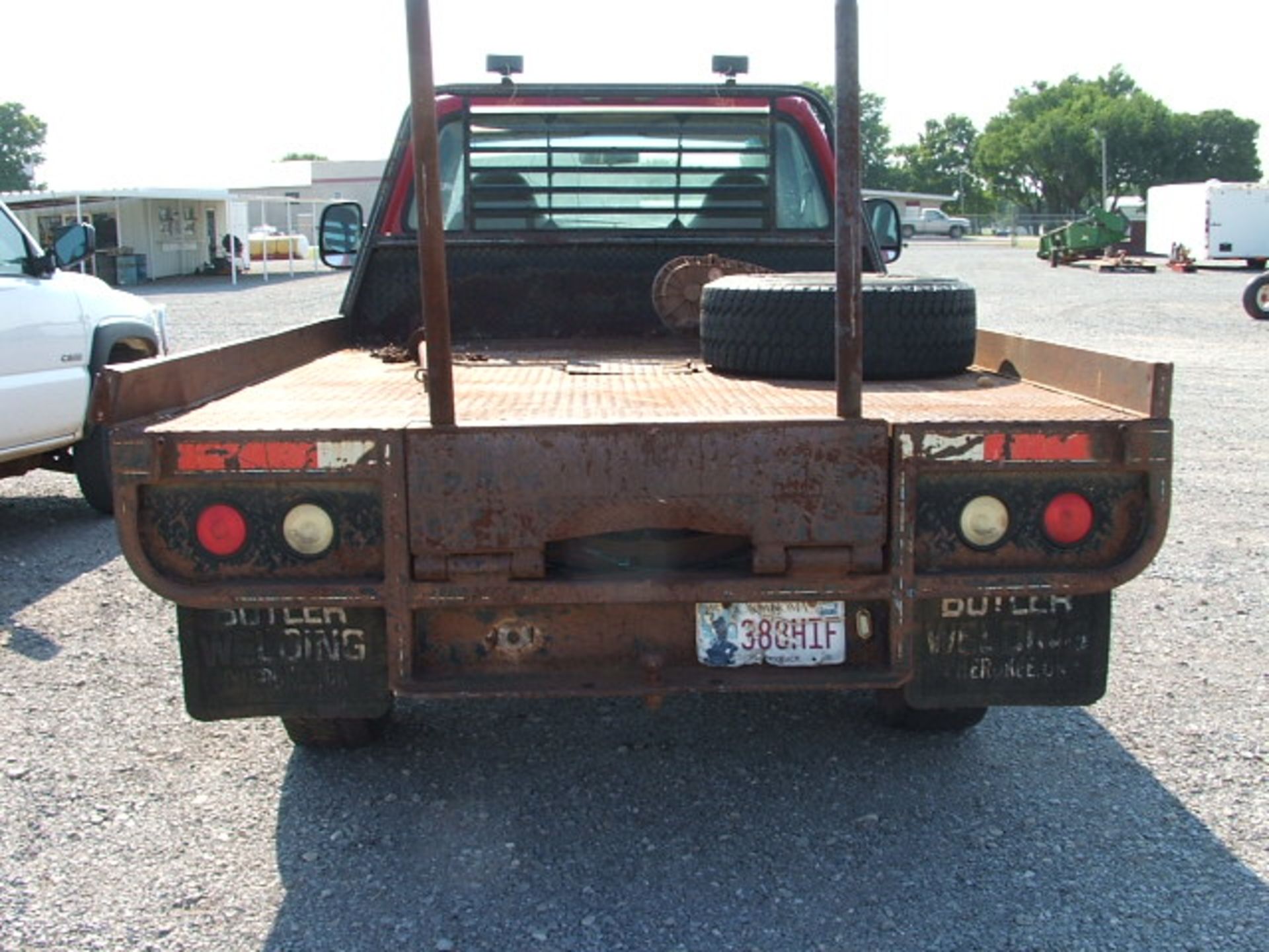 Lot 988 - Lot 988 1999 Ford F350 6 Spd, 4WD w/Butler Bale Bed. Â No Transmission. Â As-Is - Image 4 of 6