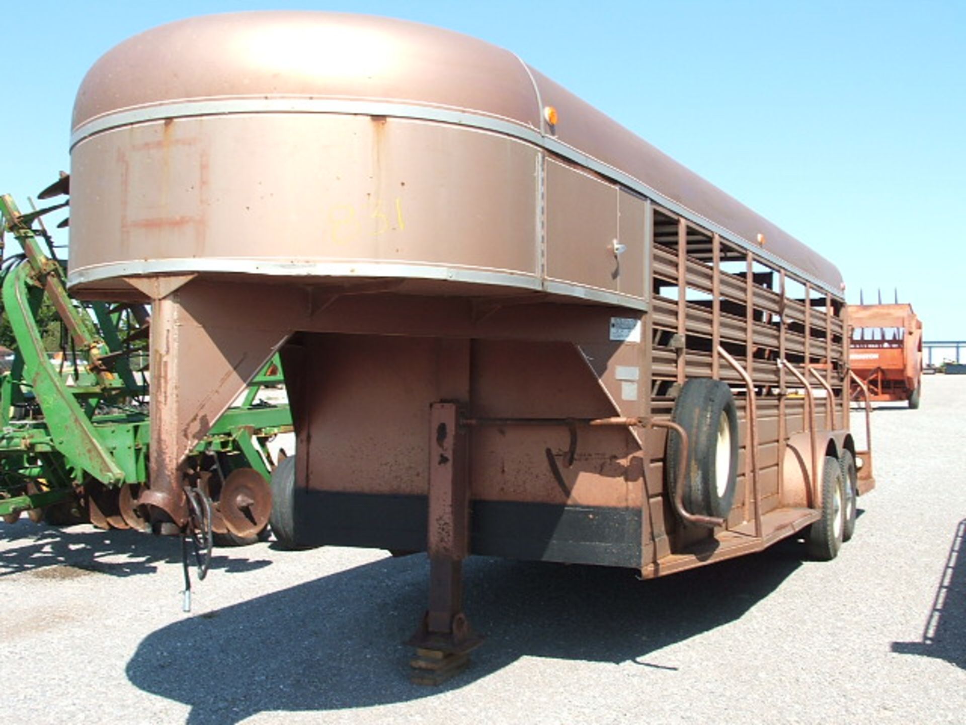 Lot 831 WW 20' Gooseneck Livestock Trailer - Image 2 of 6