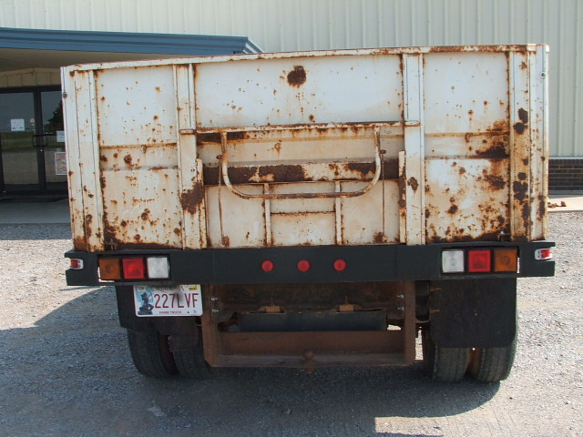 Lot 948 2001 Chevy 3500 Automatic w/Metal Grain Box - Image 3 of 6