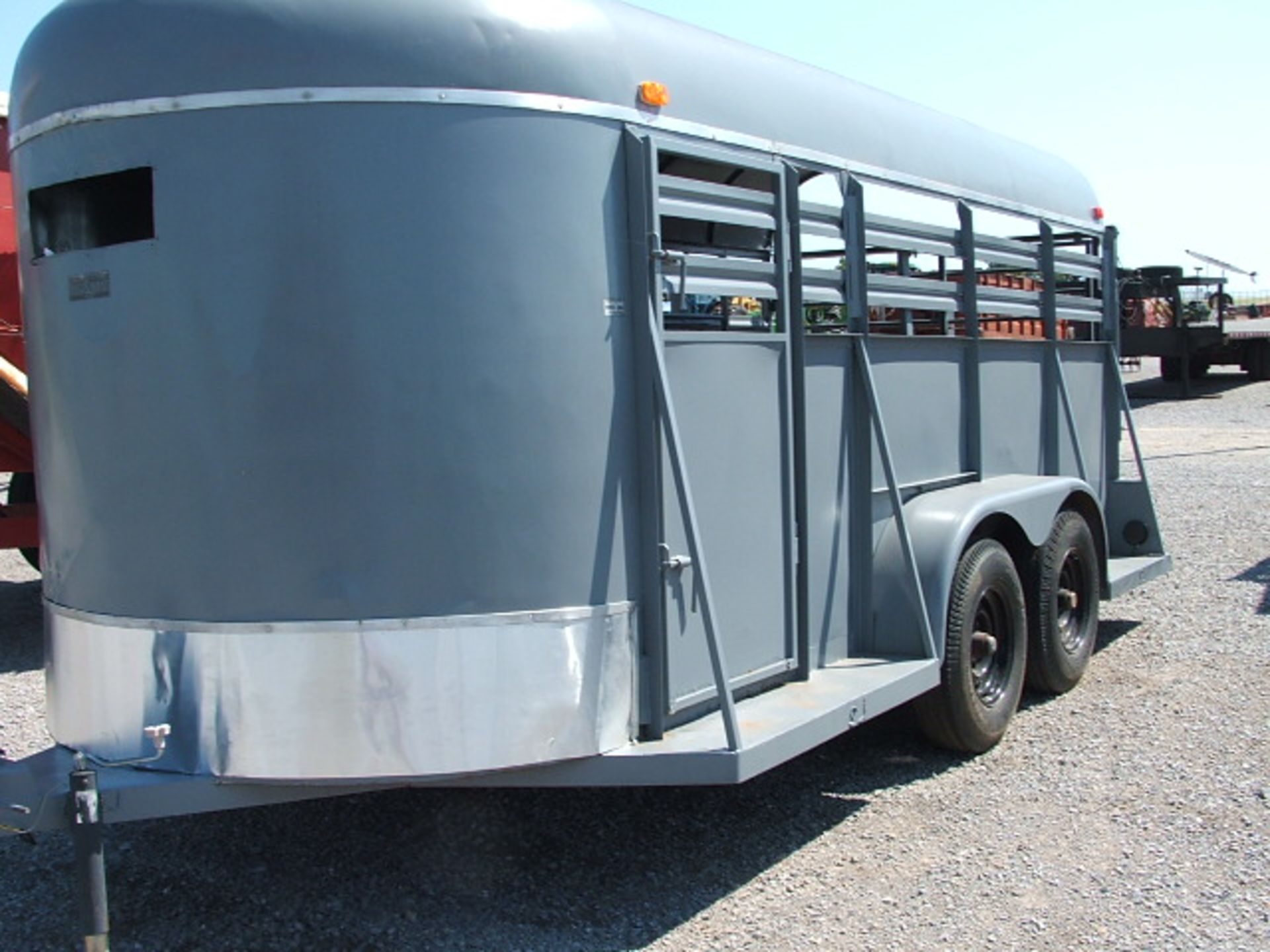 Lot 818 16' Livestock Trailer - Image 2 of 3