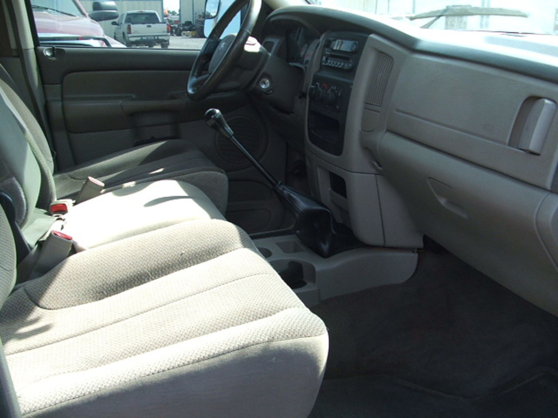 Lot 424 - Lot 424 2004 Dodge 2500, Cummins Diesel, 6 SPD, 2WD, Quad Cab SLT. Â Spray in bedliner. - Image 11 of 13