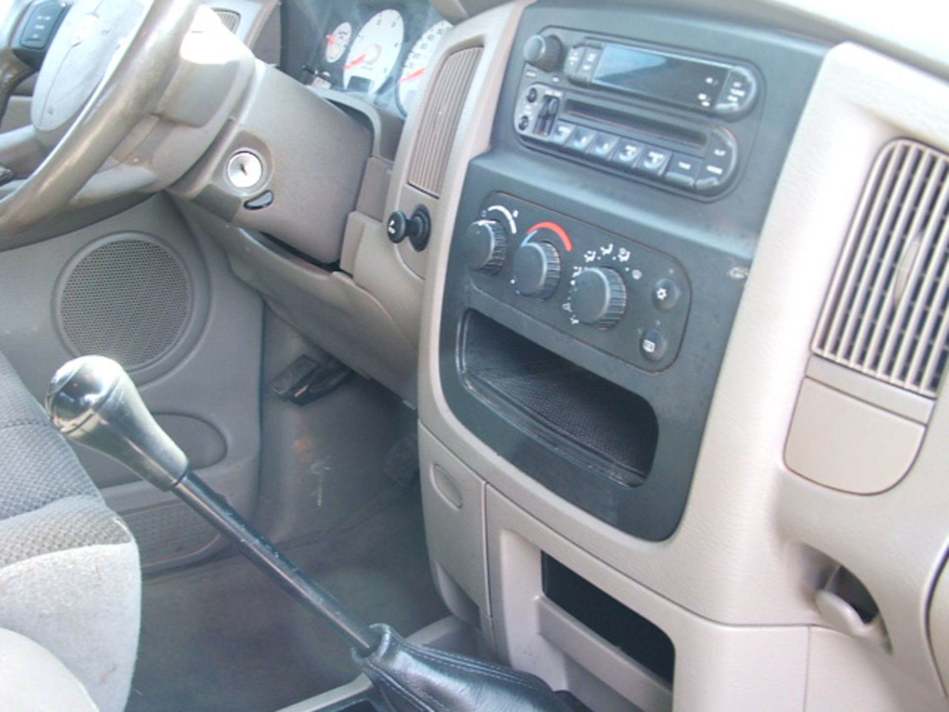 Lot 424 - Lot 424 2004 Dodge 2500, Cummins Diesel, 6 SPD, 2WD, Quad Cab SLT. Â Spray in bedliner. - Image 12 of 13