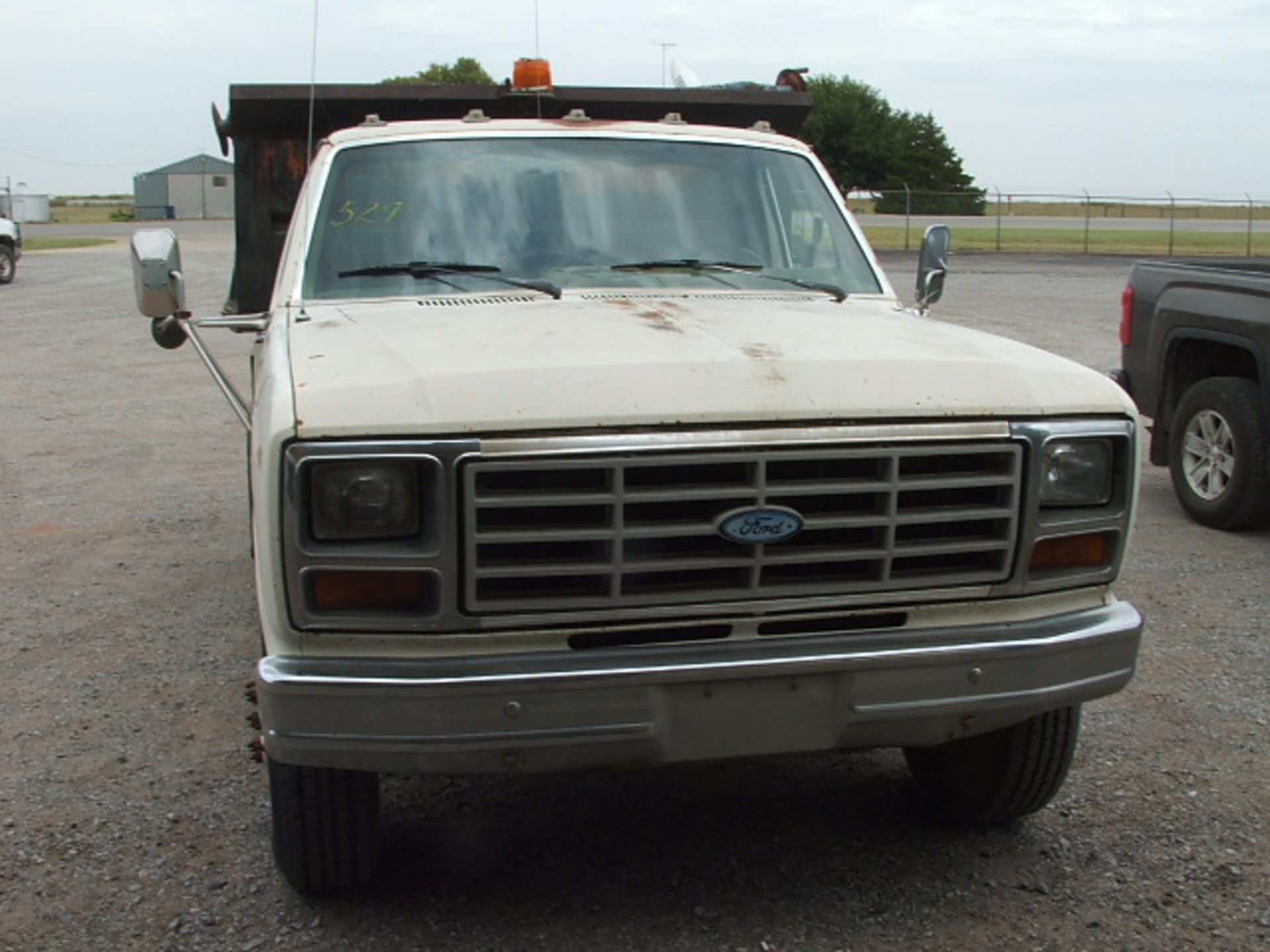 Lot 529 1985 Ford F350 Diesel, 4 spd, w/Dump Bed - Image 2 of 9