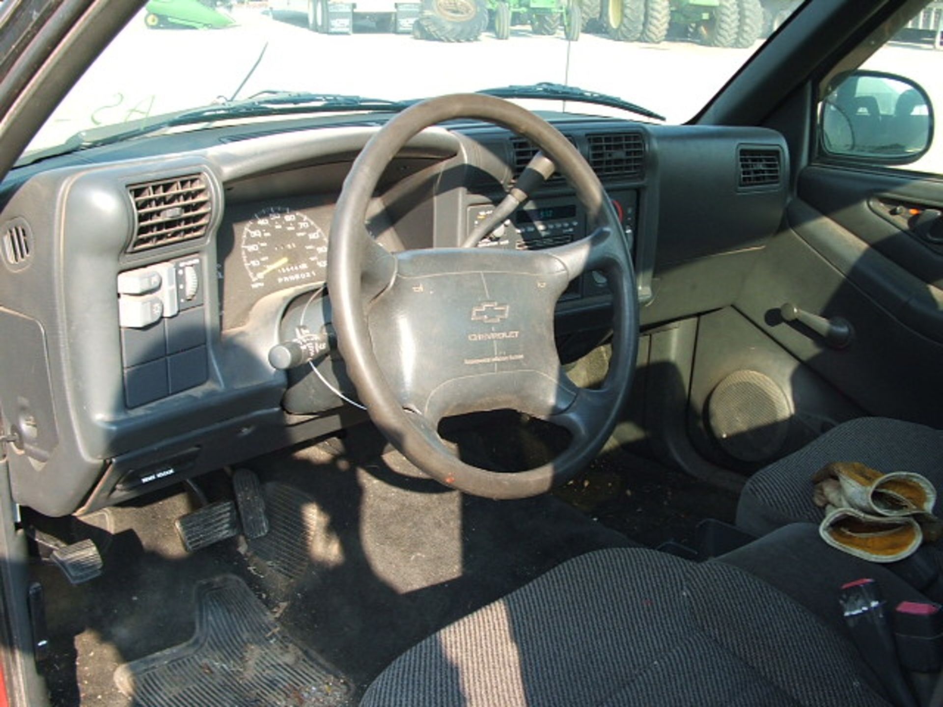 Lot 836 1995 Chevy S10 4Cyl Automatic - As-Is - Image 4 of 5