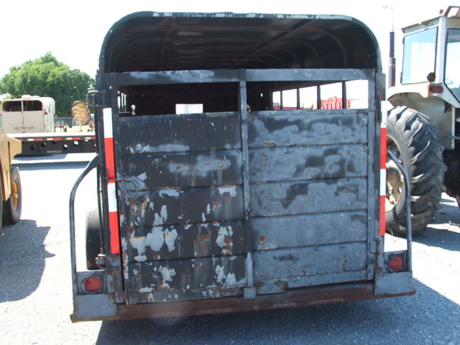 Lot 844 16' Livestock Trailer - Image 3 of 4