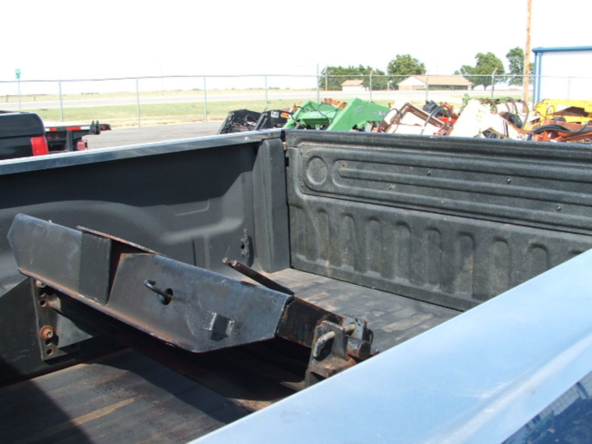 Lot 424 - Lot 424 2004 Dodge 2500, Cummins Diesel, 6 SPD, 2WD, Quad Cab SLT. Â Spray in bedliner. - Image 6 of 13