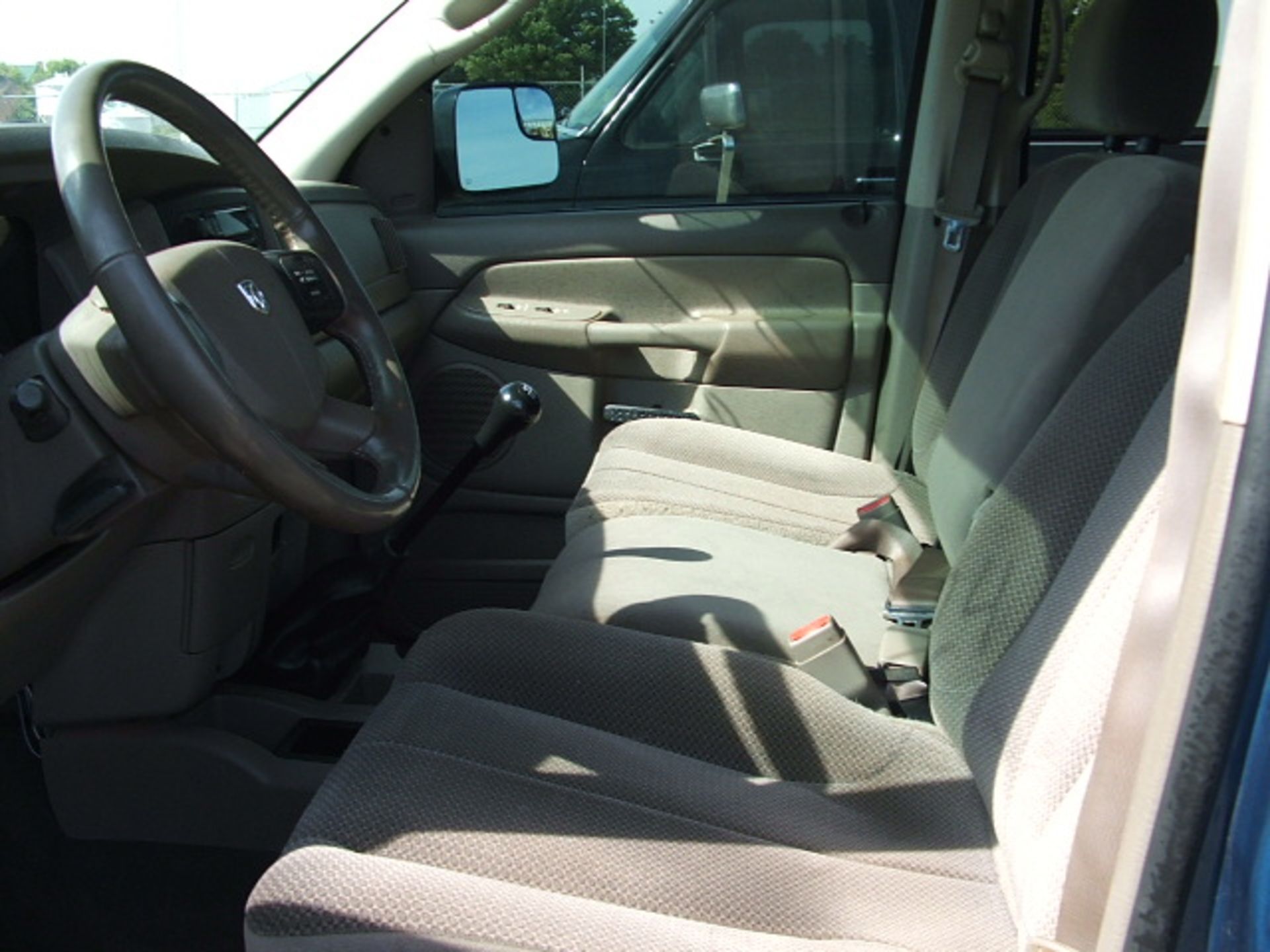 Lot 424 - Lot 424 2004 Dodge 2500, Cummins Diesel, 6 SPD, 2WD, Quad Cab SLT. Â Spray in bedliner. - Image 7 of 13