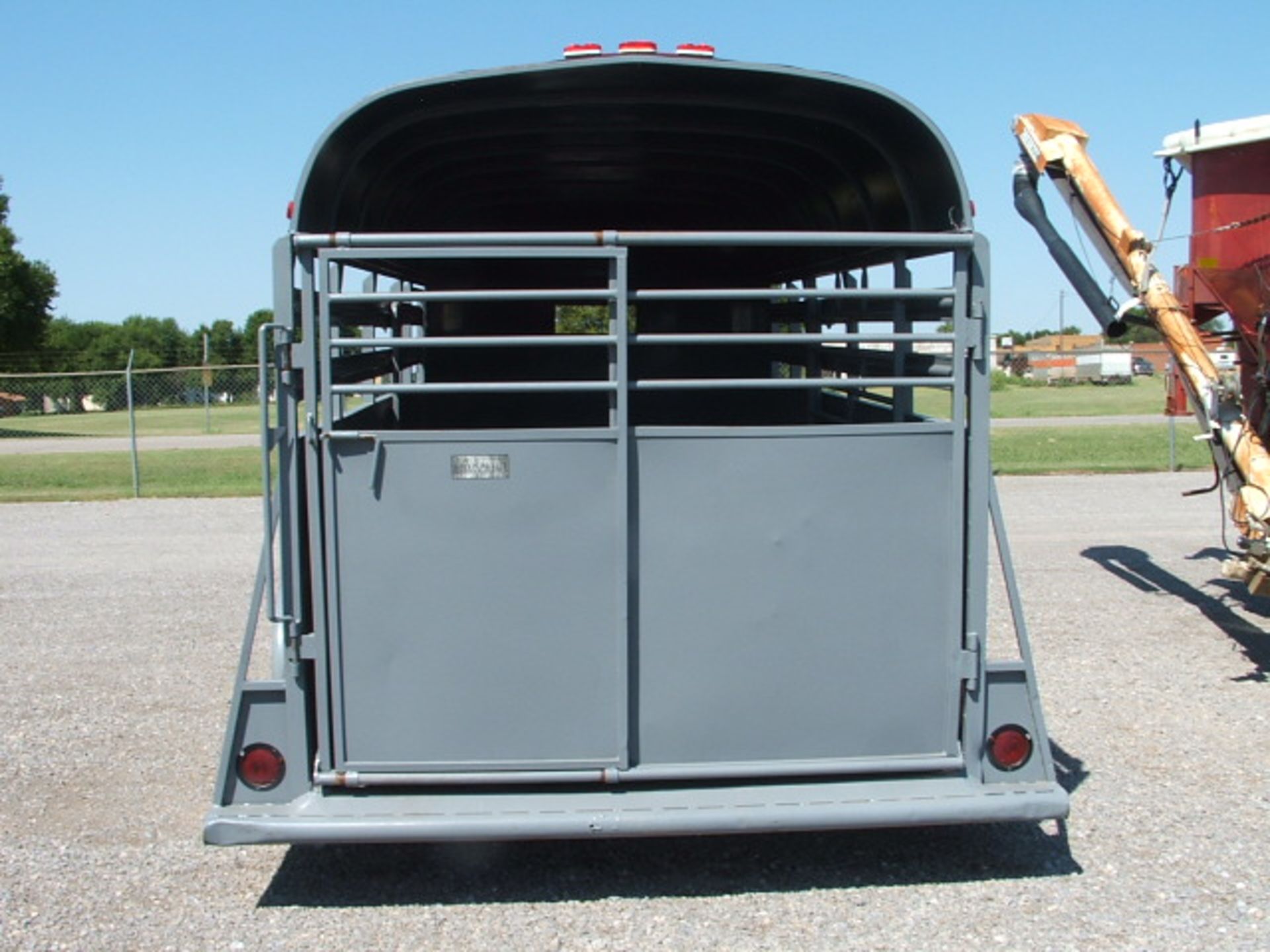 Lot 818 16' Livestock Trailer - Image 3 of 3