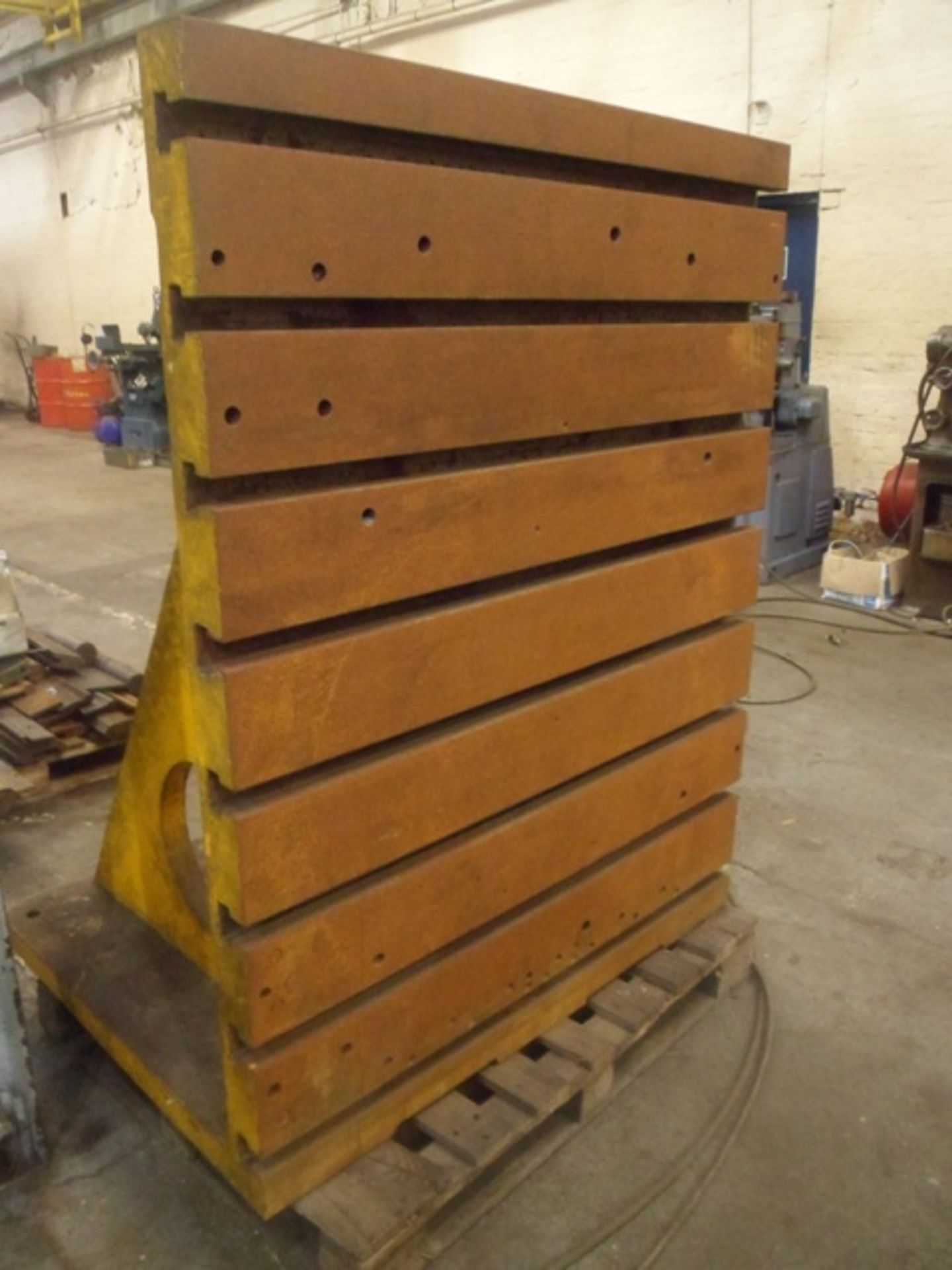 Large ‘T’ Slotted Angle Plate - Image 3 of 3