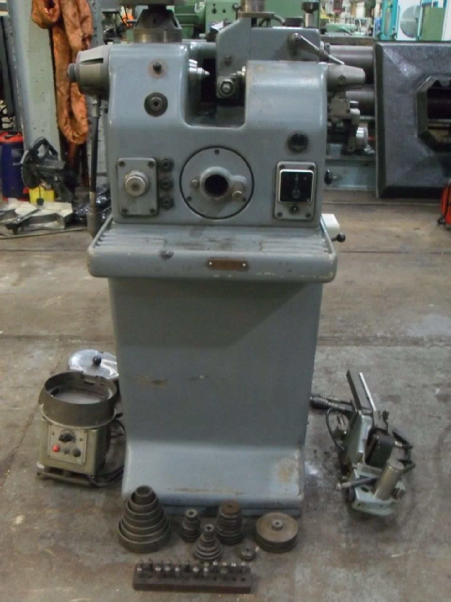 Mikron A21/0 Universal Gear Hobbing Machine - Image 2 of 5