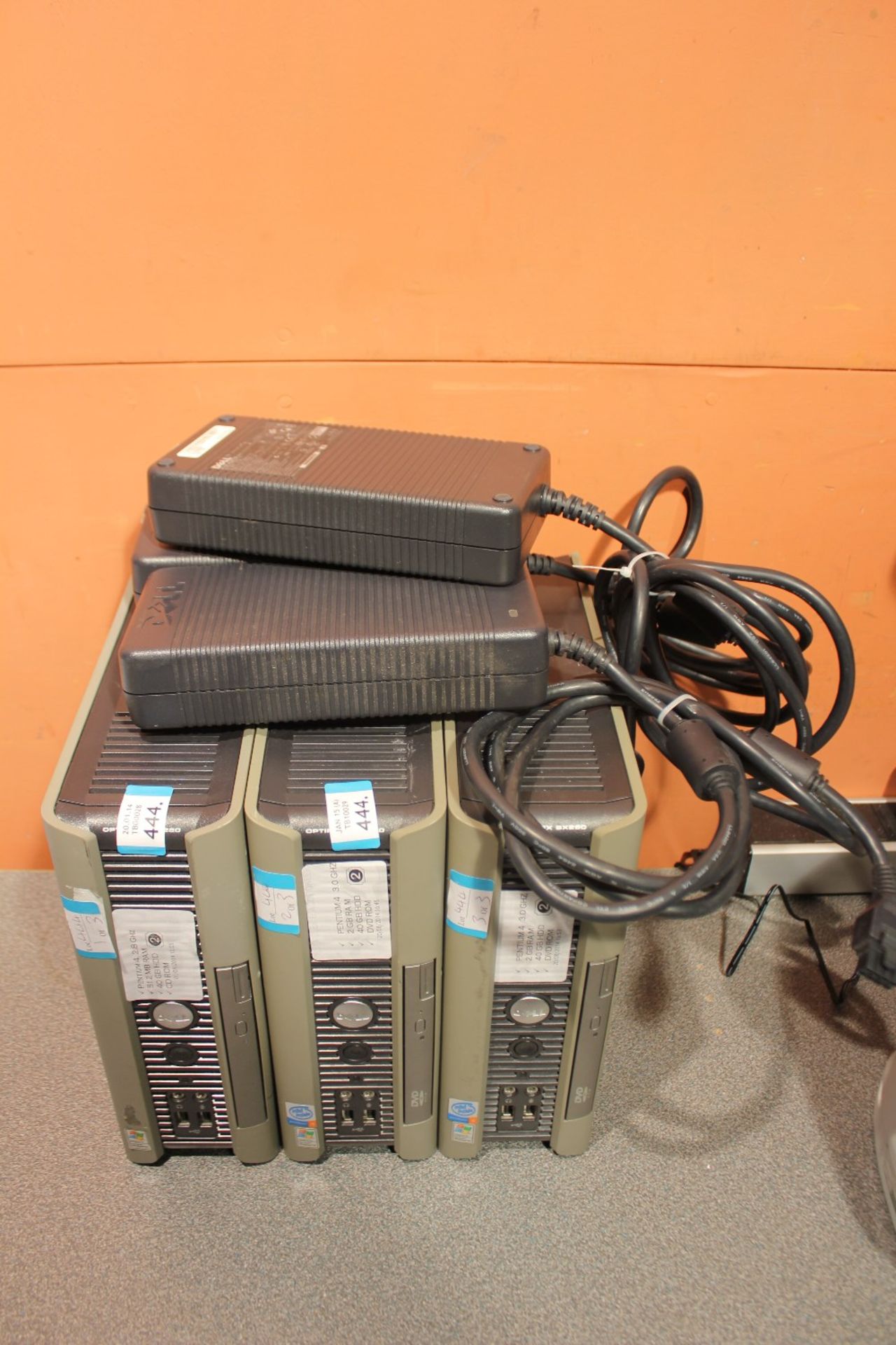 Lot Of 3 - 2X DELL Optiplex SX280 USF Computer - Intel Pentium 4 @ 3Ghz - 2GB Ram - 40GB Hdd - CD
