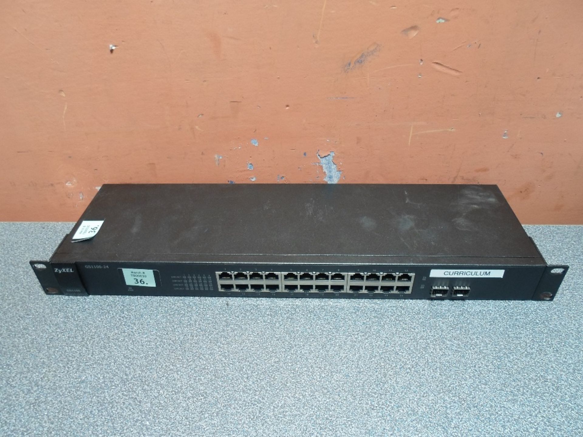 ZYXEL  GS1100-24 24 Port 10/100/1000 Switch - 1U Rackmount