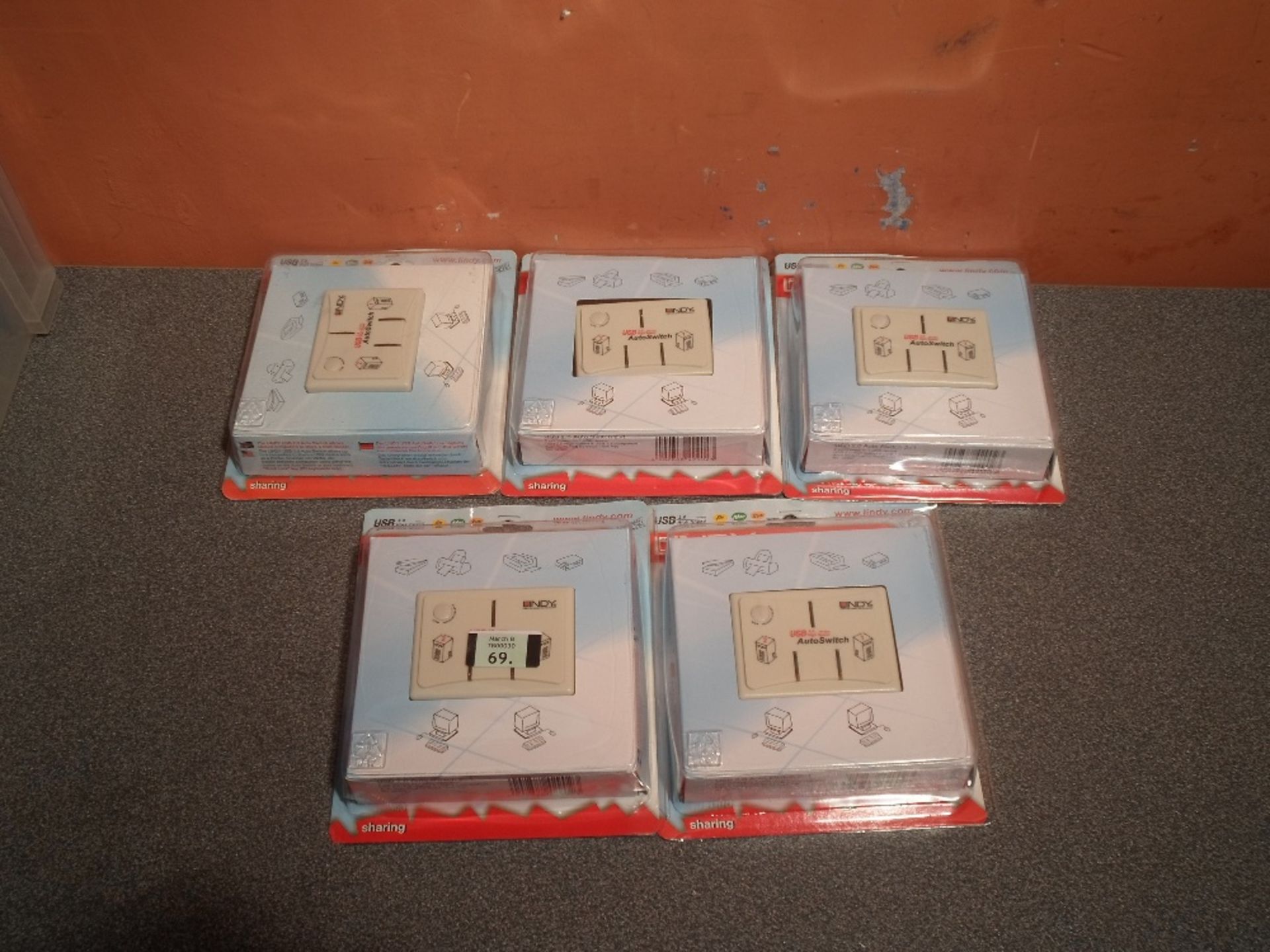 5X  Packaged LINDY 42902 USB Switch