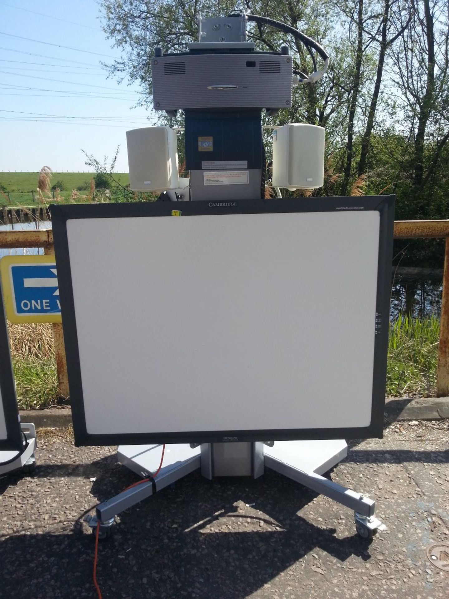 Portable Interactive White Board Setup - Includes HITACHI Cambridge White Board - Projector (