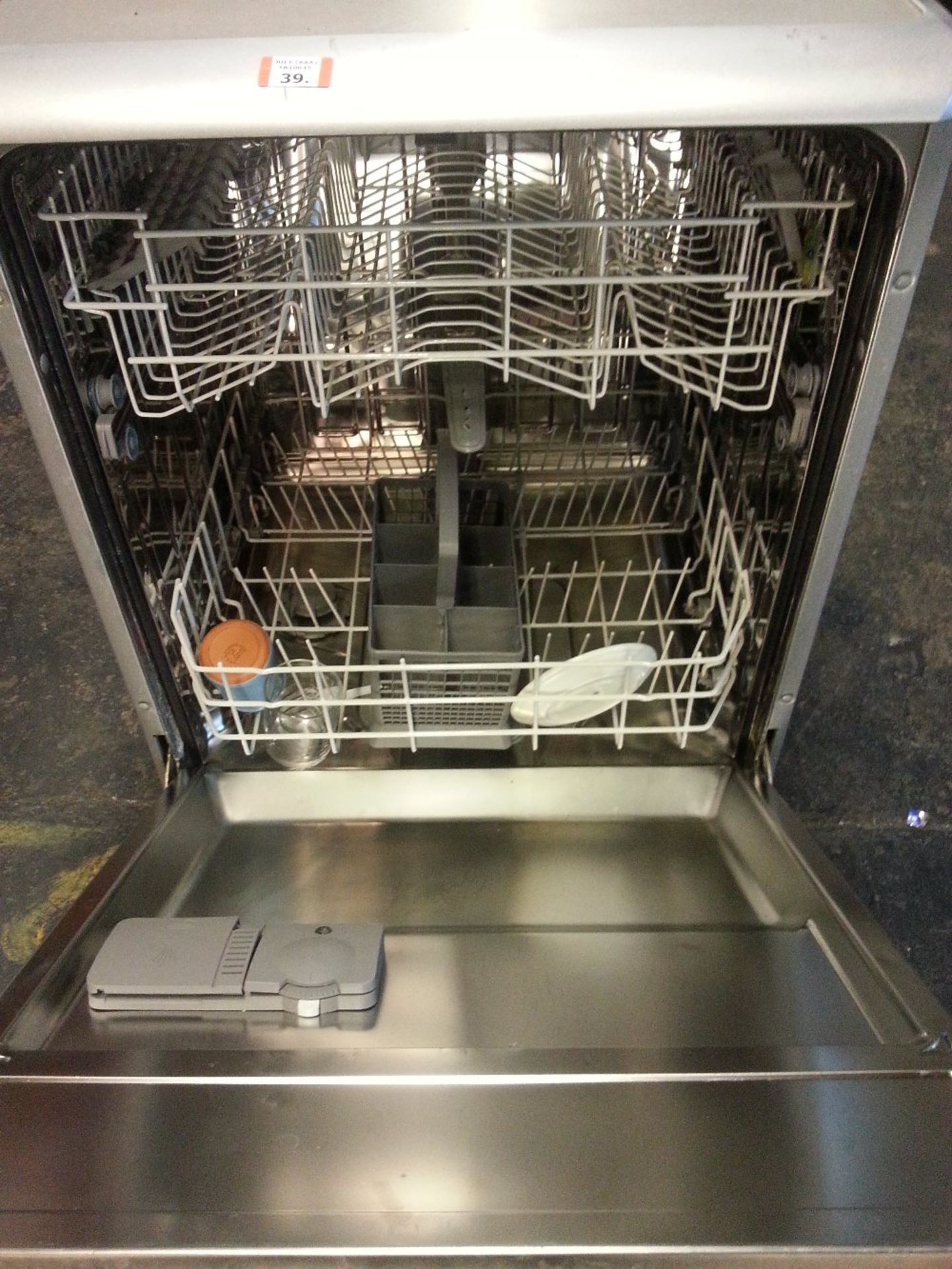 BEKO  DWD5410S Dishwasher - Powers On - Image 2 of 2