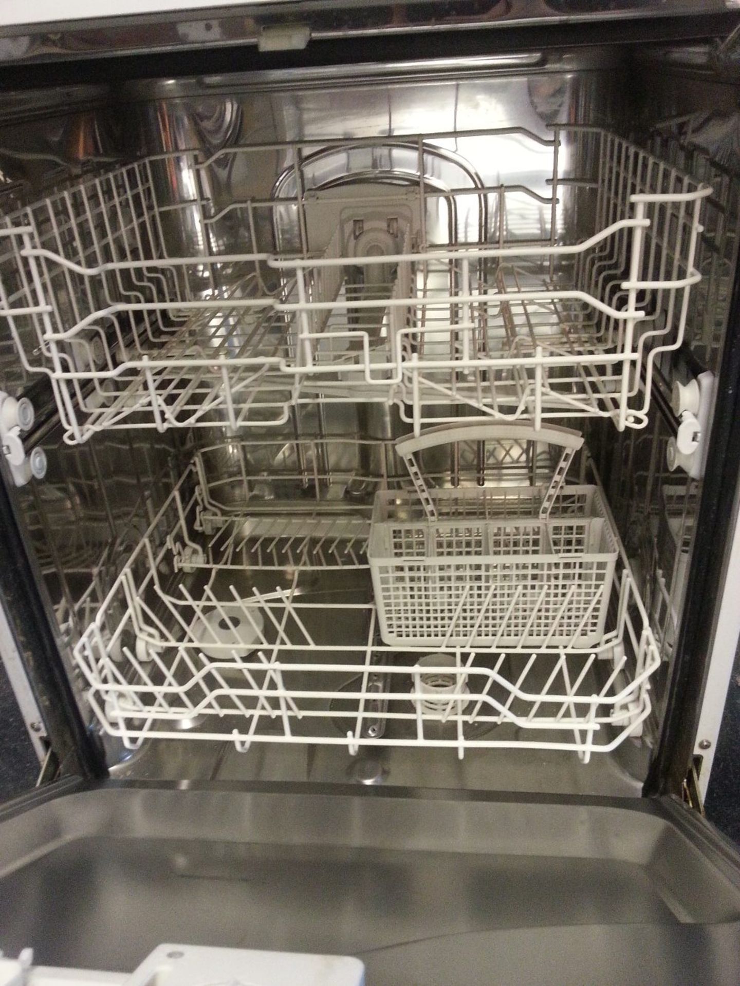 CURRYS  CDW60W10 Dishwasher - Powers On - Image 3 of 3