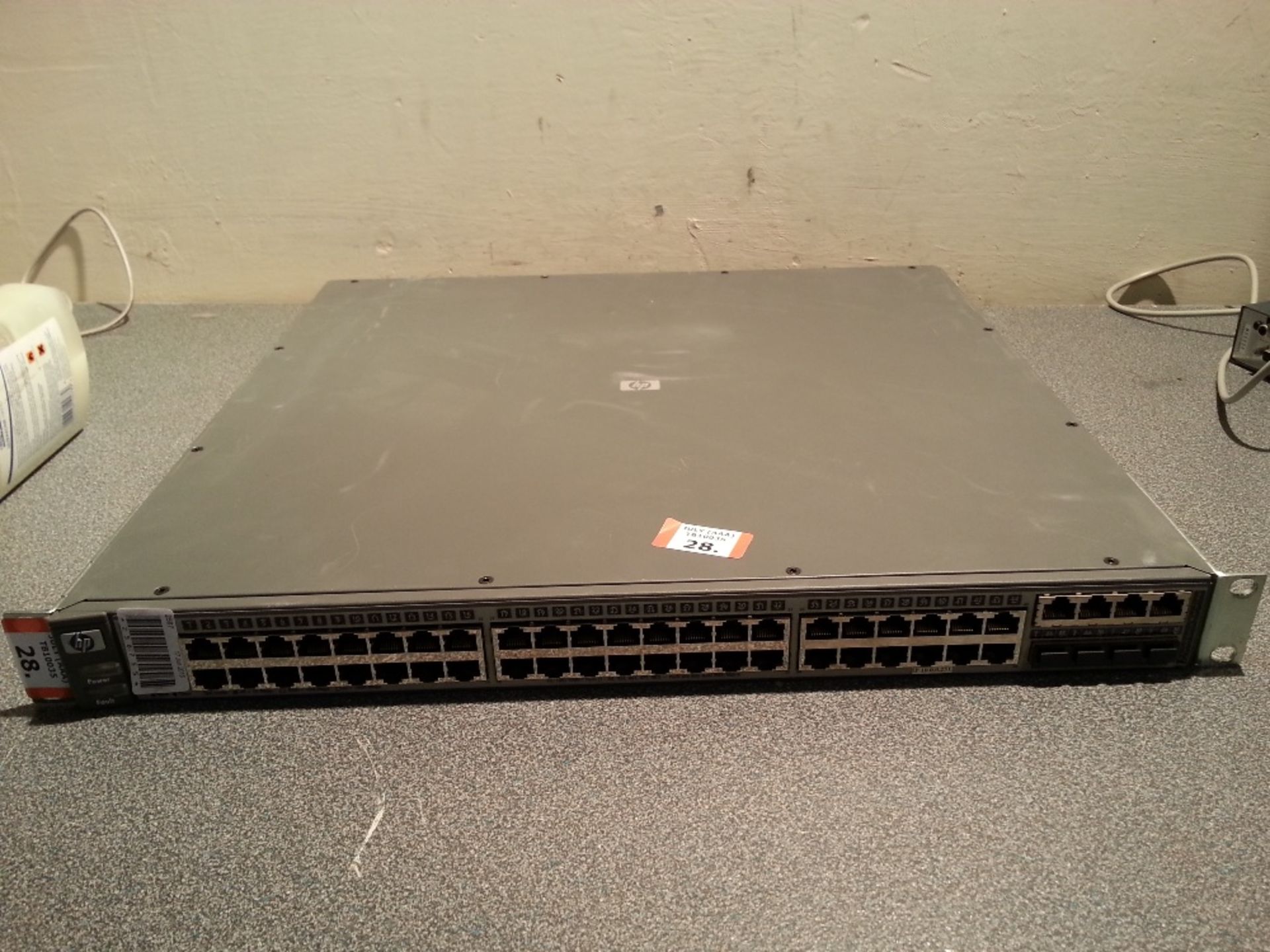 HP  Procurve 2848 J4904A 48 Port 10/100/1000 - 1U Rackmount - Powers On