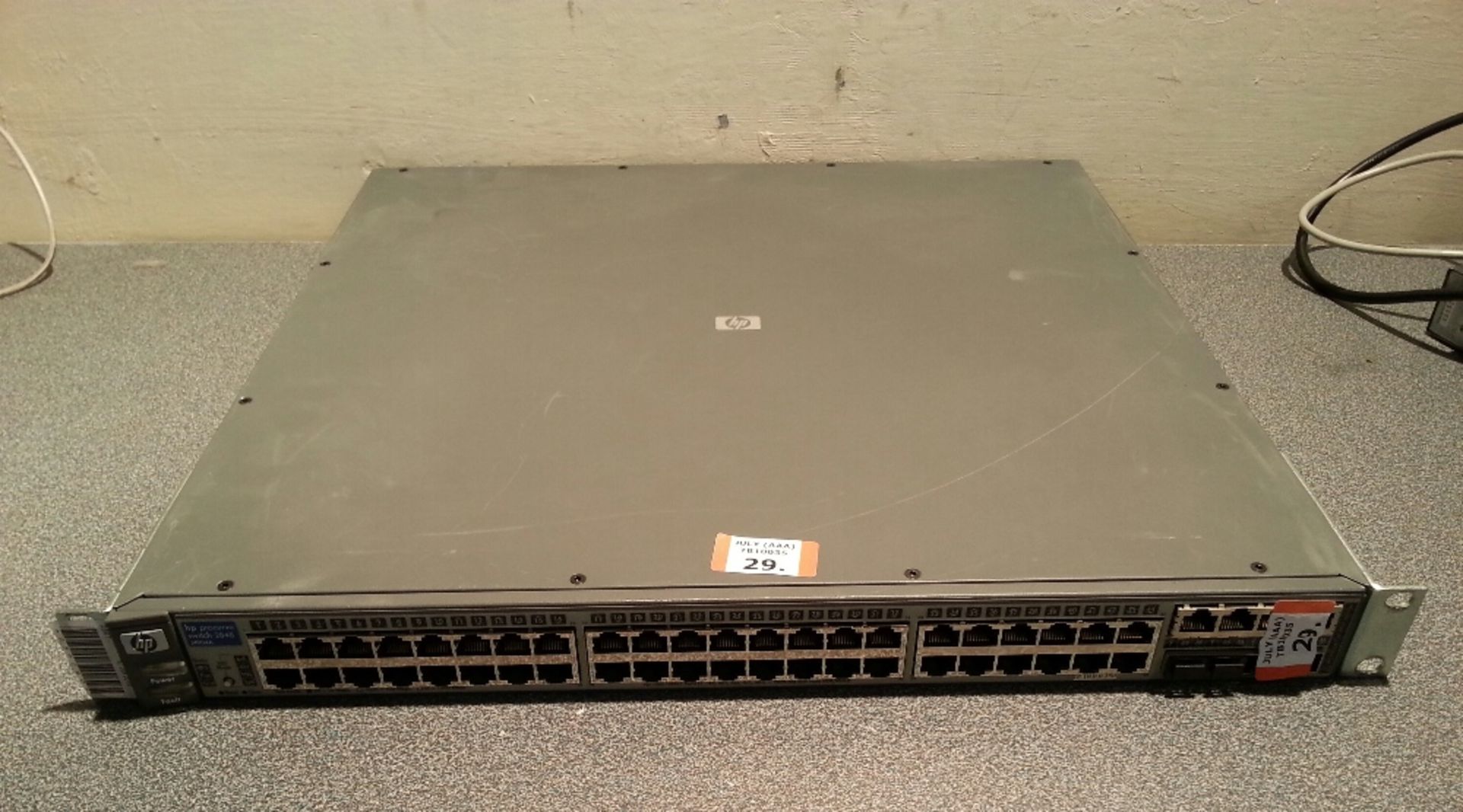 HP  Procurve 2848 J4904A 48 Port 10/100/1000 - 1U Rackmount - Powers On