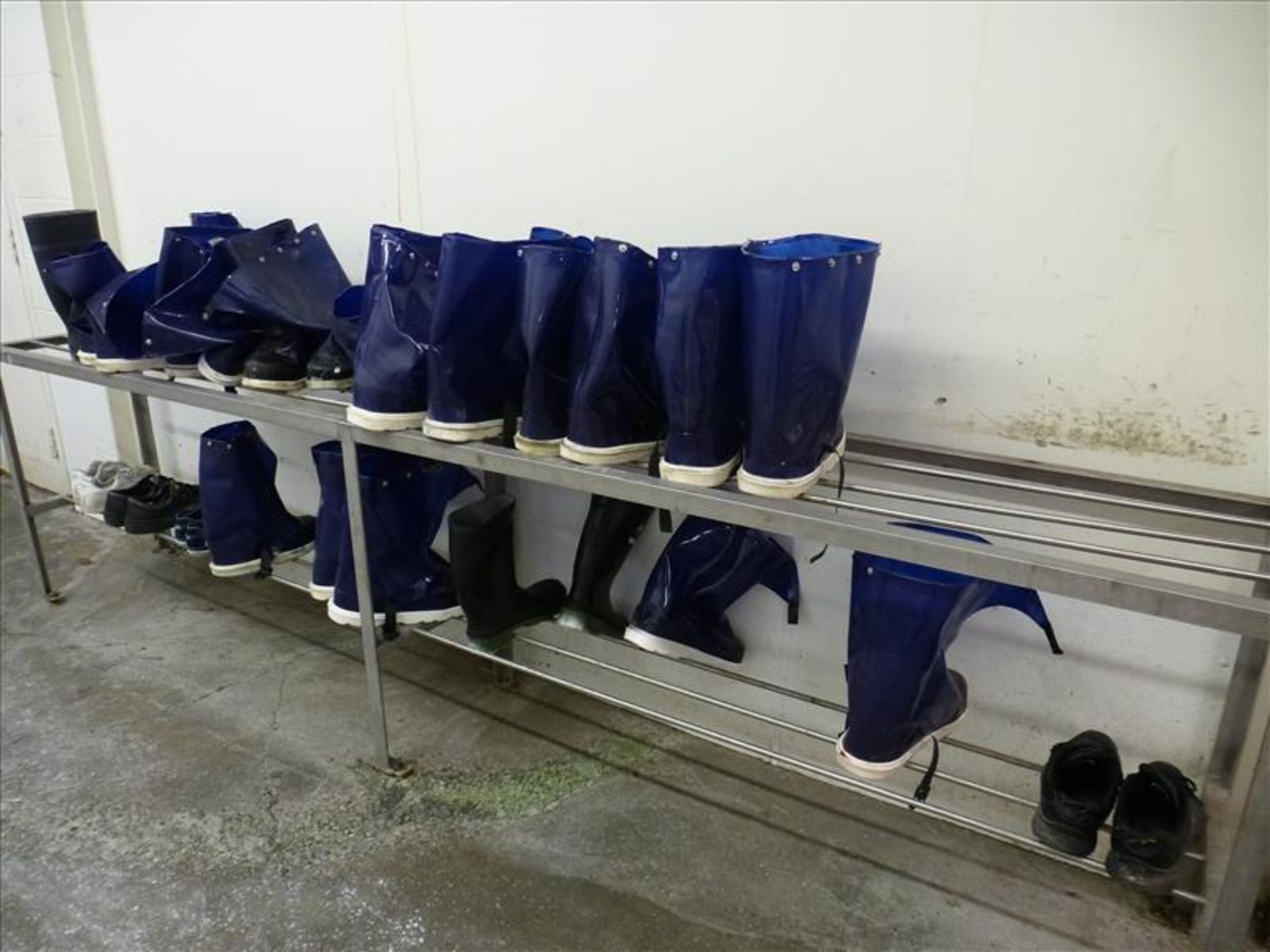 (3) s/s wire boot racks