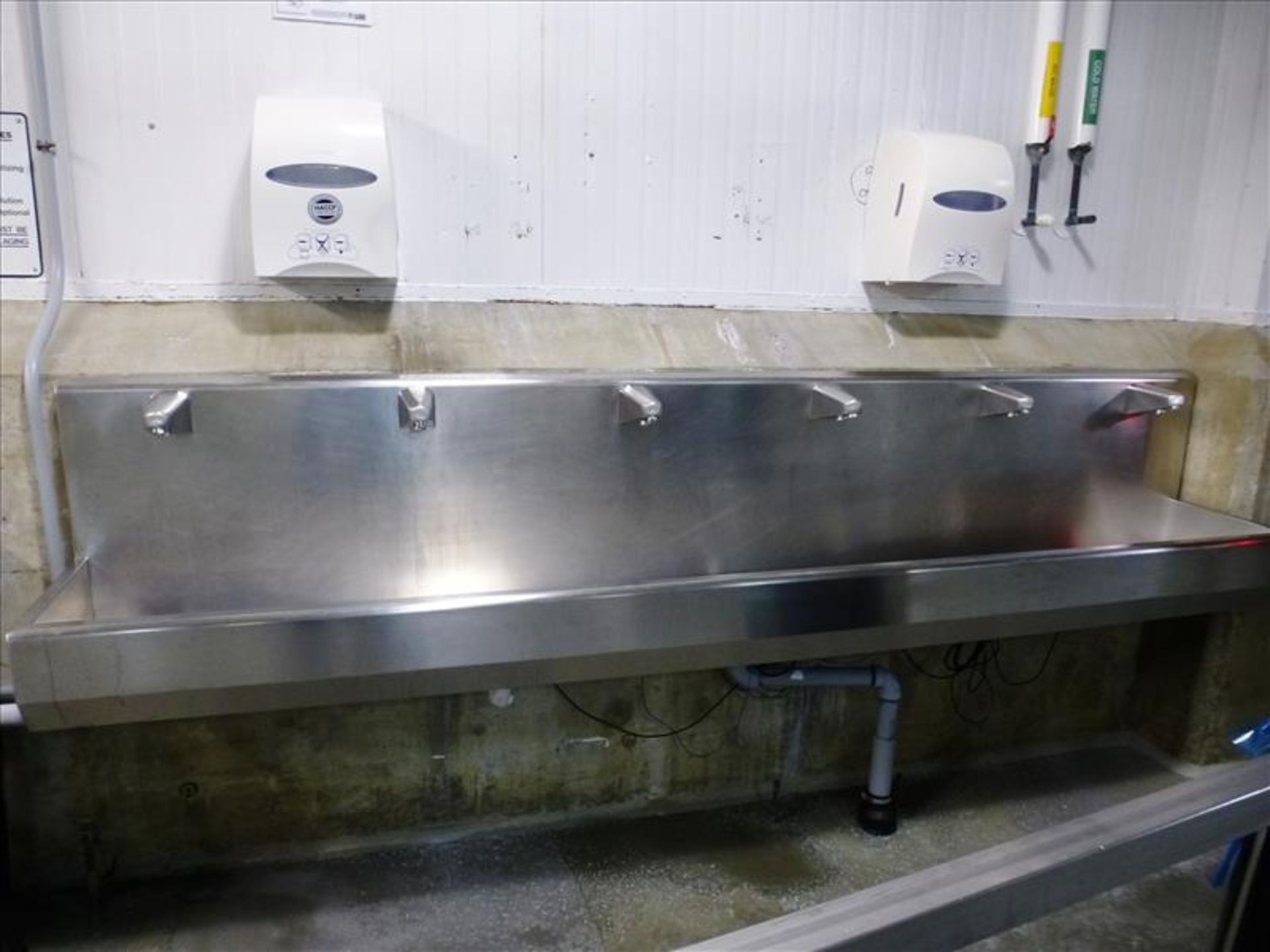 s/s hand wash sink 6-station touchless Itec