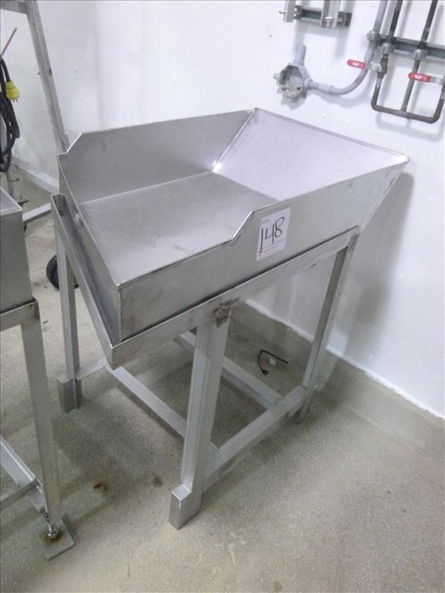 stainless steel table 24 in. x 42 in. x 6 in. (Located at 140 Panet Road, Winnipeg, MA)