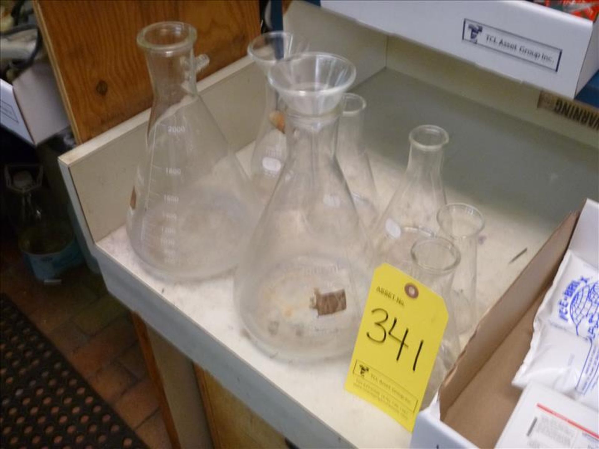 qty. of assorted glass beakers
